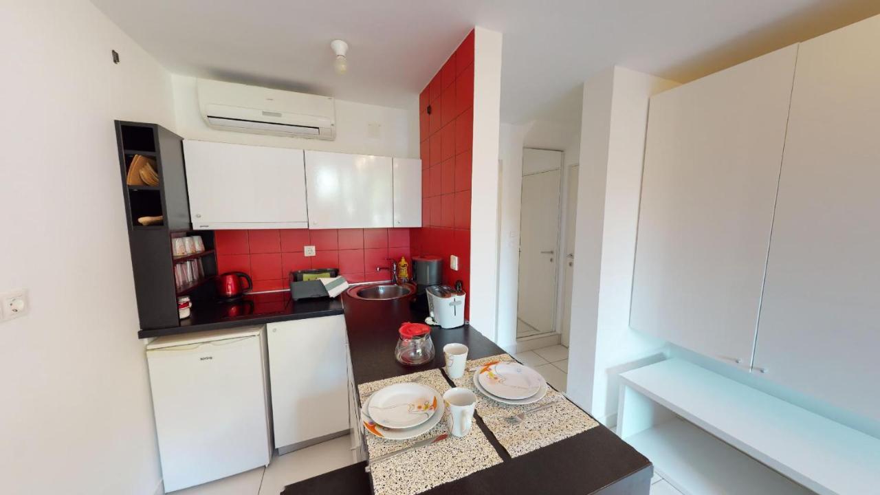 Number 5 Apartment Pakostane Bagian luar foto