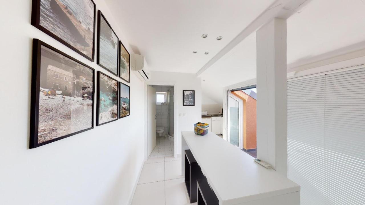 Number 5 Apartment Pakostane Bagian luar foto
