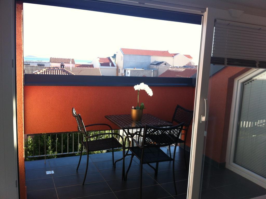 Number 5 Apartment Pakostane Bagian luar foto