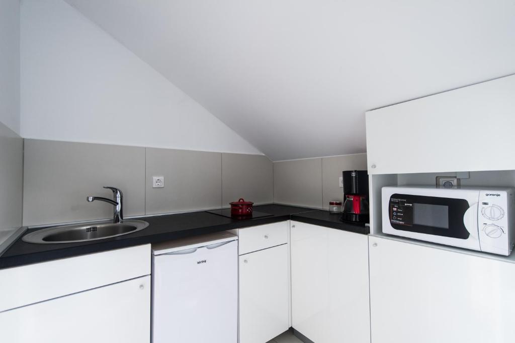Number 5 Apartment Pakostane Bagian luar foto