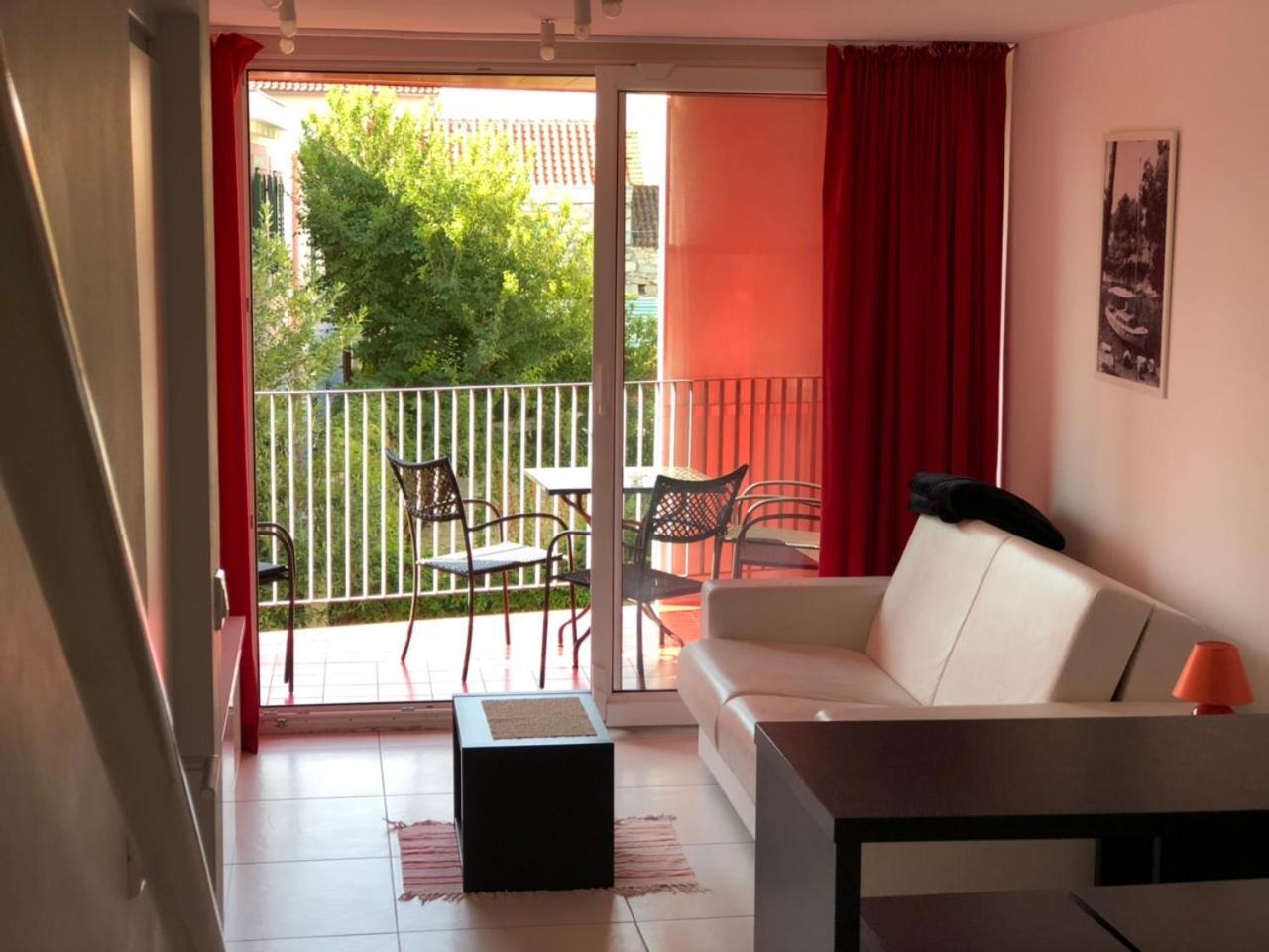 Number 5 Apartment Pakostane Bagian luar foto